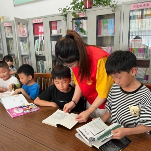 揚(yáng)州市邗江區(qū)楊廟村農(nóng)家書屋成了孩子們的“幸福驛站”