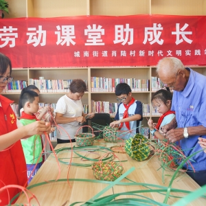 “鄉(xiāng)村閱讀推廣人”陸曉林：讓閱讀離田埂近些，再近些