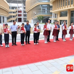 南京圖書館援建點·新安小學河西分校圖書館正式揭牌啟用